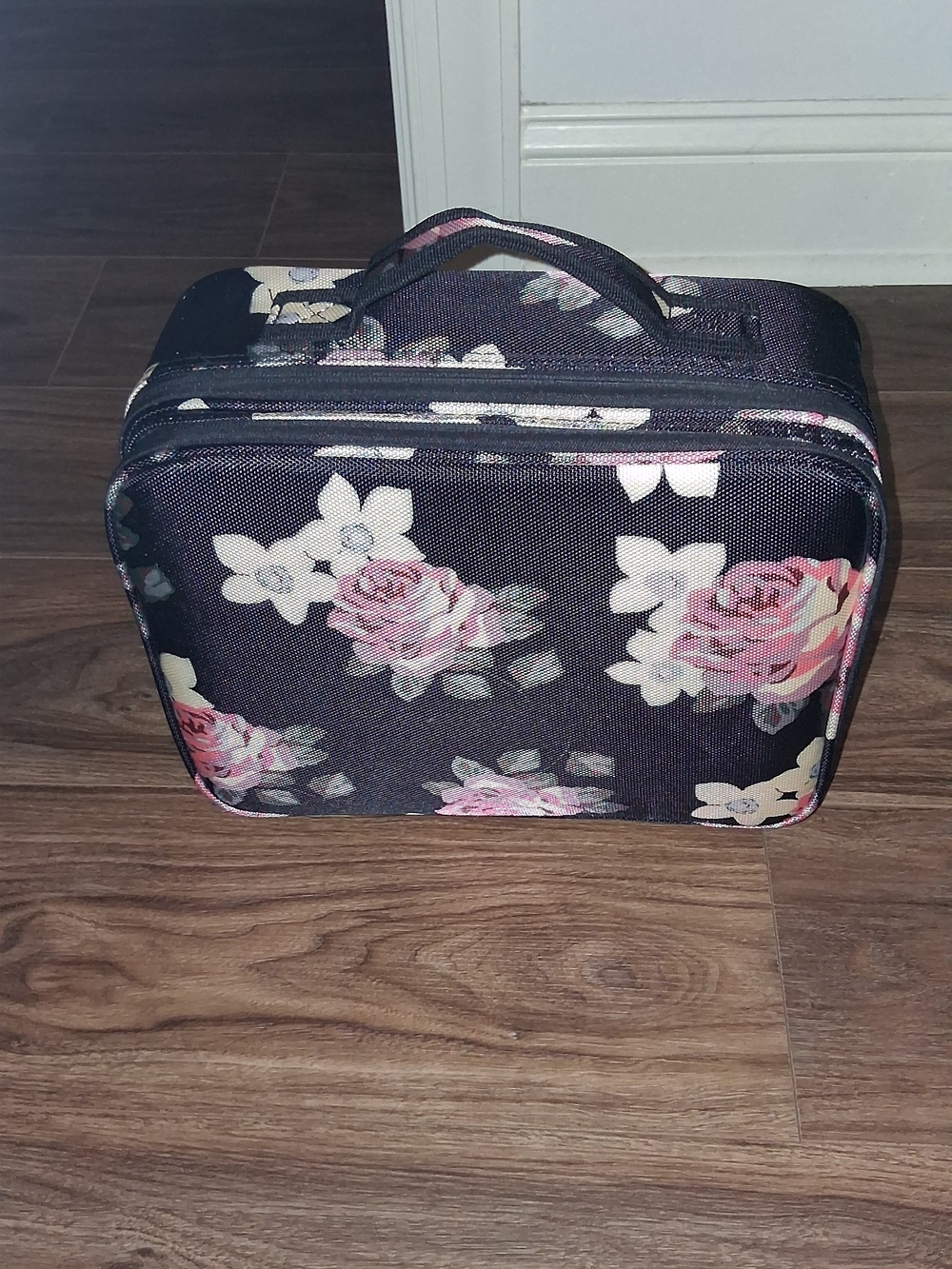*NWOT*Floral Travel Cosmetic Case in Black with Pink Roses